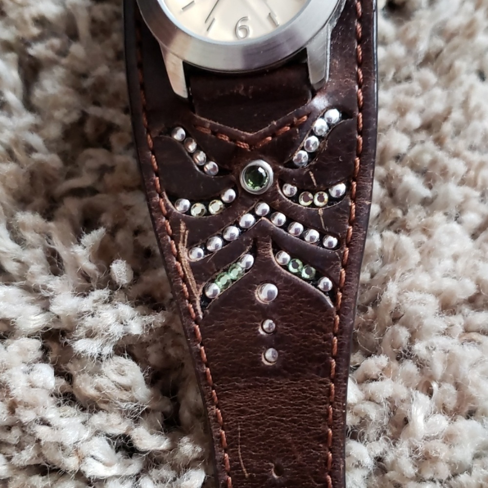 Watch - Picture 2 of 3